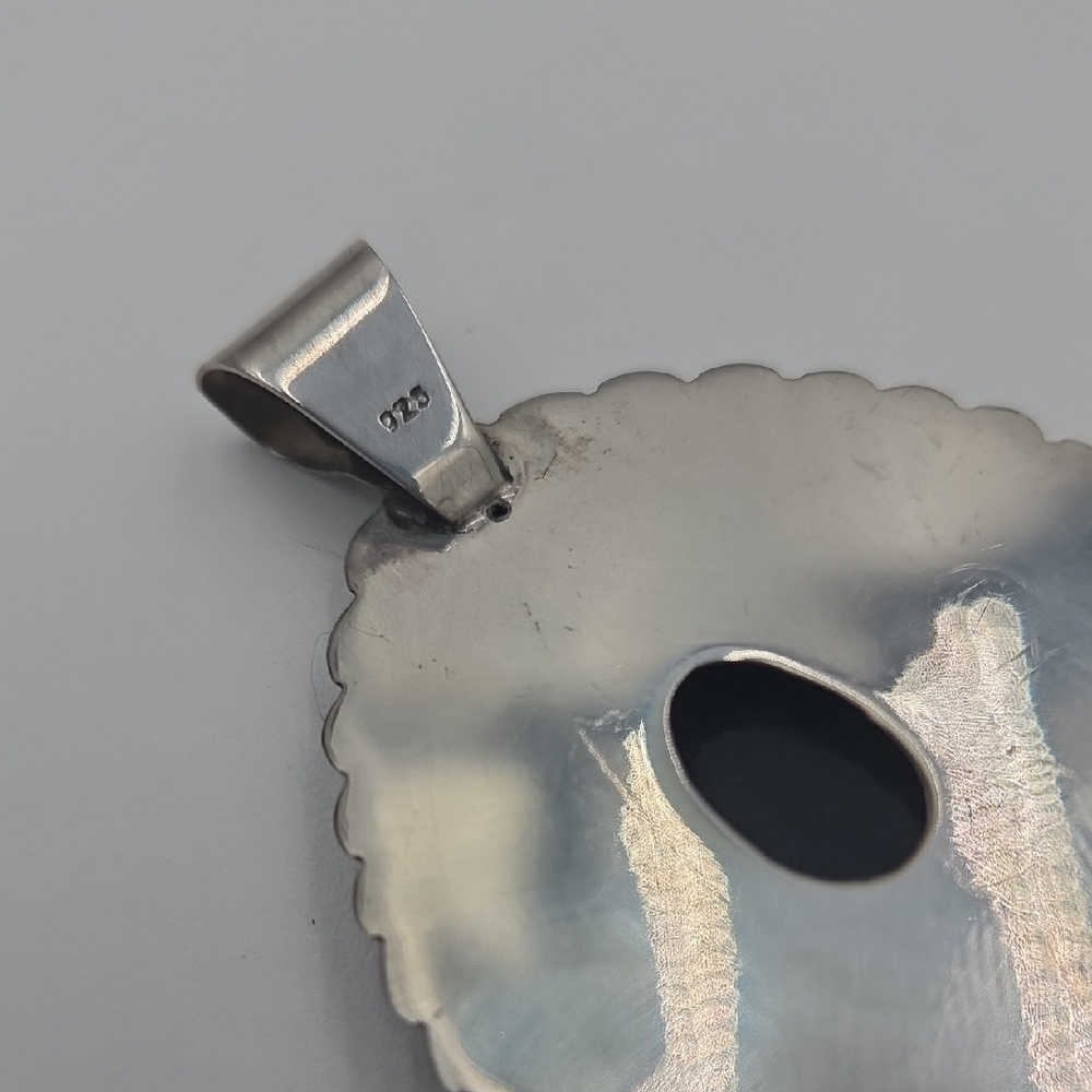 925 Sterling Silver with Black Stone Pendant - Picture 4 of 4